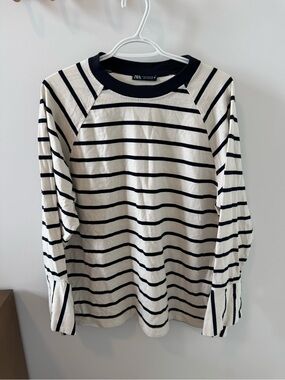 Black & White Striped Long Sleeve Top